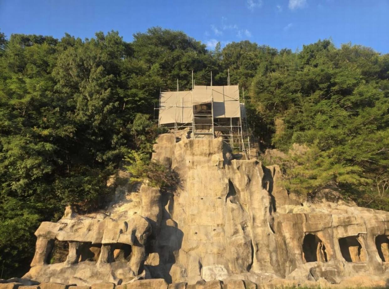 장대공원 사자형상 철거 현장.jpg