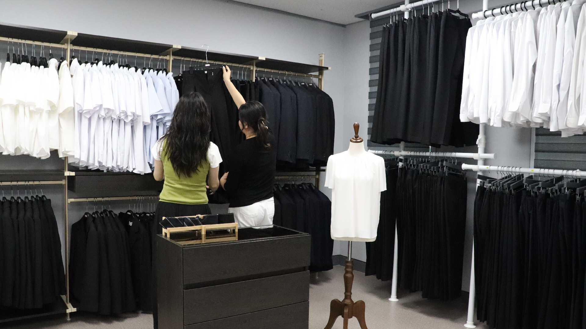 청년 정장 무료 대여 '청년 감동 날개' 사업 확대 운영!
