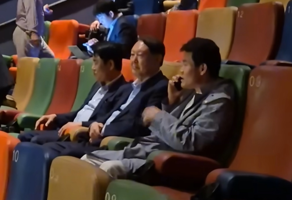 5월 21일 ‘이재명 후보’ 뉴스 동향… 윤석열 부정선거 영화관람이 가장 큰 비중 차지
