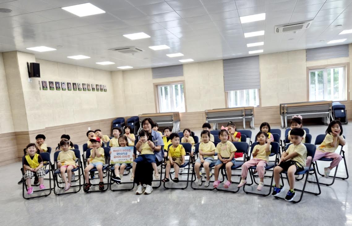 해바라기어린이집, 꼬마 천사들의 따뜻한 나눔… 왕조1동에 온정 전달
